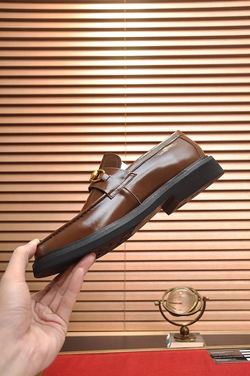 Men's shoes💰540💶Italy's top luxury men's shoe giant (GUCCI) (Gucci) (full cowhide lining) new arrival🍃Original European style🔰 Pleasant to the eye😍In order to make the shoes more durable and non-deformable🌀The production continues to follow traditional methods but there is still no lack of innovation💪Choose original sheepskin for the leather♻️ Smooth and natural And extra bright ⭐Made of imported cowhide, the first choice of rich people 38-45 (45 customized)
